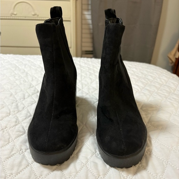 Topshop Black Suede Heeled Booties with Lug Sole - Picture 5 of 10